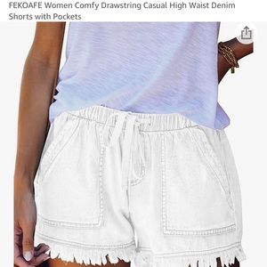 NWOT Cute white drawstring shorts. Small